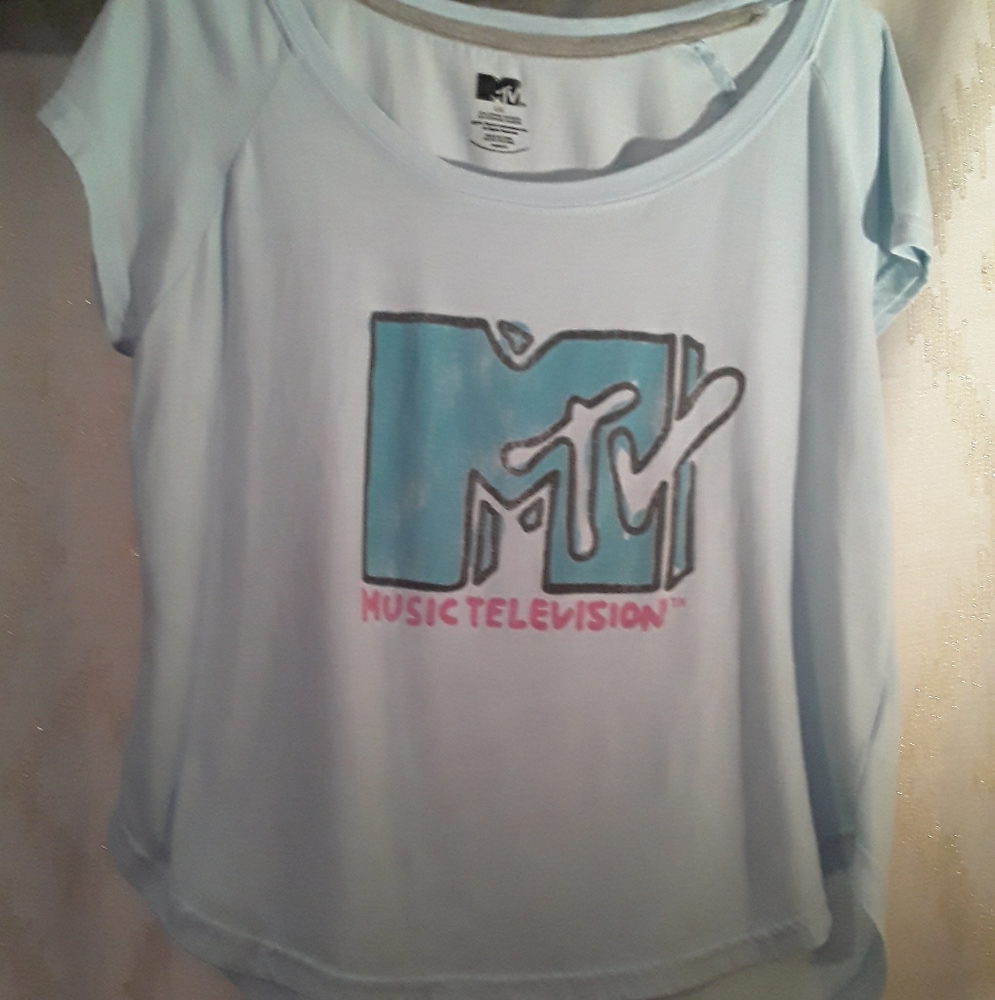 Light blue high/low MTV logo tee